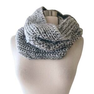 Infiniti Scarf Neck Circle Chunky Knit Gray One Size EUC